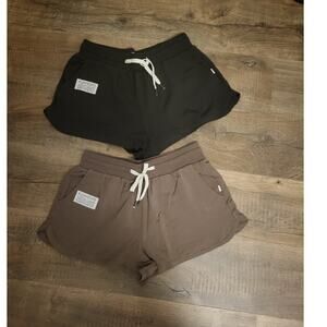 Feat Chelsea Kauai Lot of 2 Blanket blend Flowstate Athletic Shorts M Cozy